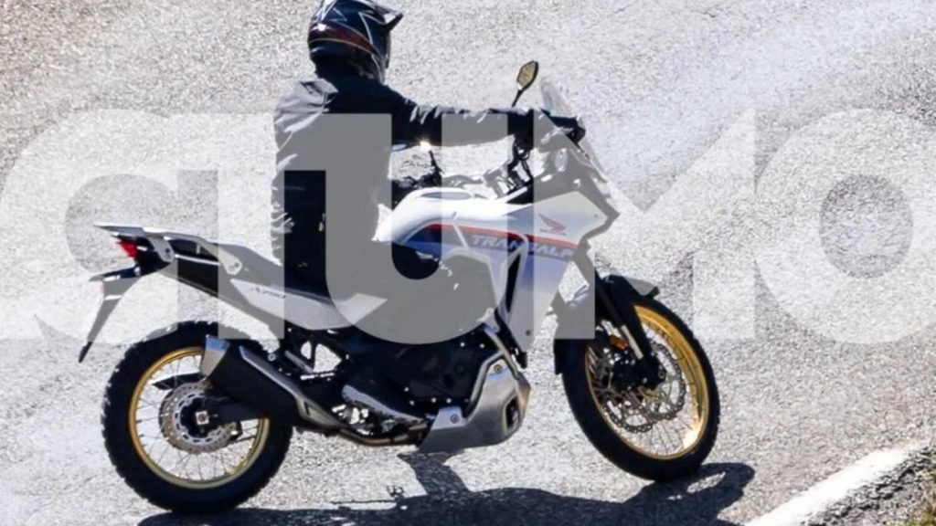 Honda Transalp 750 2023: Πιάστηκε στα πράσα! - MotorBike.gr