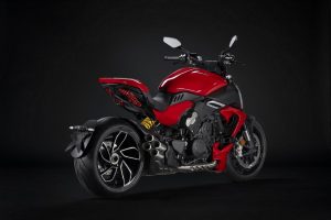 Ducati Diavel V4 2023: Με κινητήρα V4 πλέον και 168 ίππους!