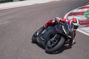 Ducati Panigale V2 – Black on Black, 2024: Νέο, Μαύρο στο Μαύρο!