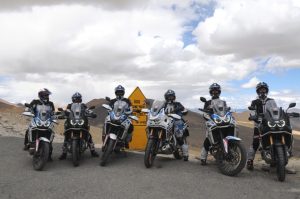 Metzeler Karoo 4 και Africa Twin: 8 ώρες στις κορφές των Ιμαλαίων