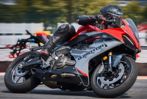 QJMOTOR SRK 600 RS: Το ήπιο Supersport έρχεται στην Ευρώπη