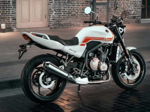 ZXMoto 500F: “Πρόλαβε” την Honda με τετρακύλινδρο ρετρό